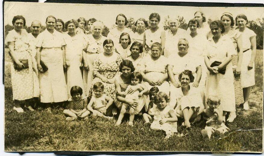1934 photo of Italian neighborhood women & children In South Fairmount