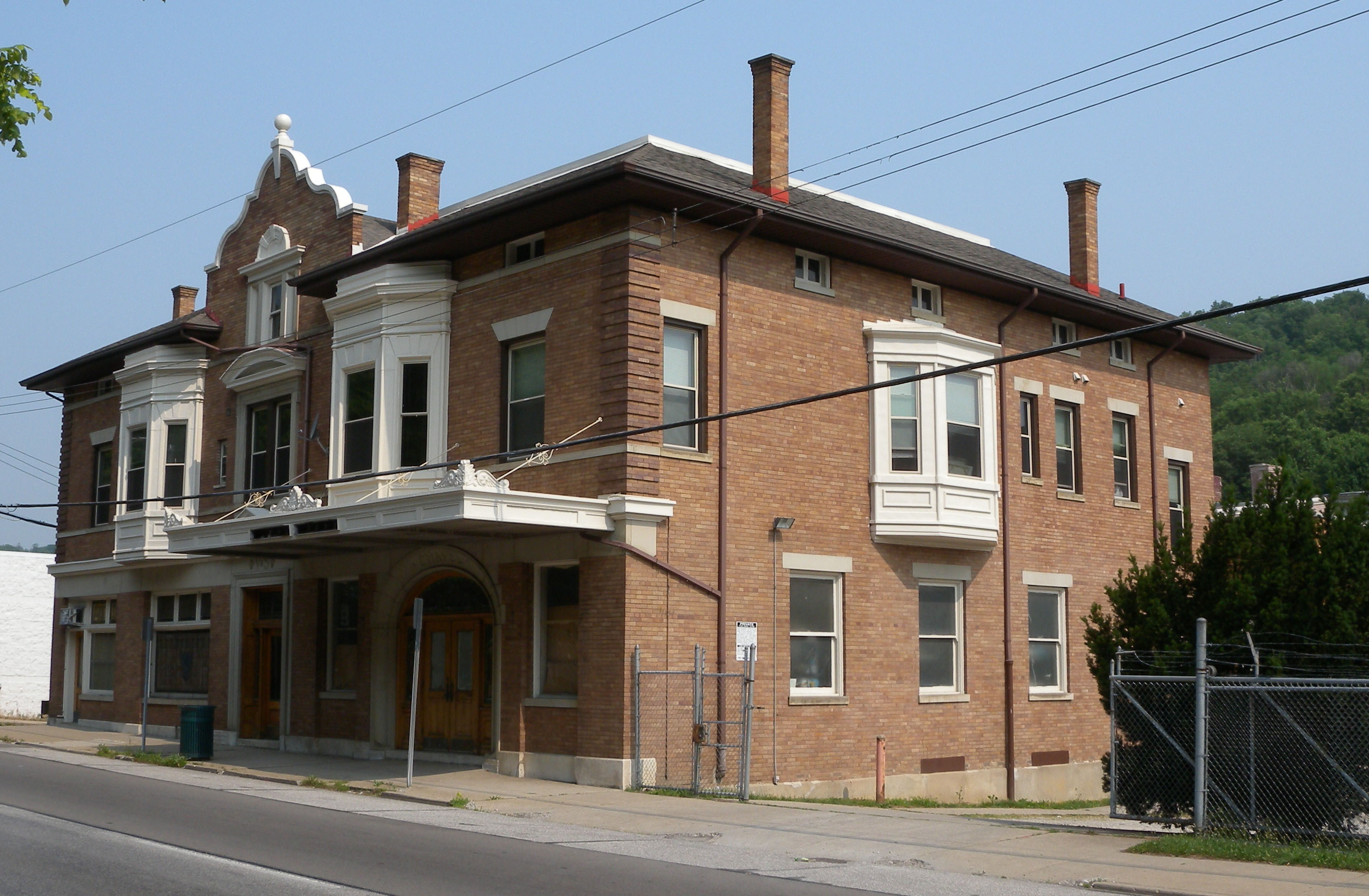 Example of Mission style buildling (former Vitt & Stermer funeral home) that once stood on Westwood Avenue